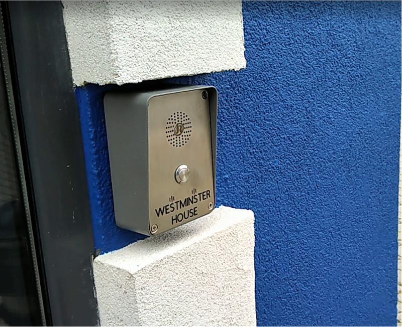 Interkom Door Proof J&R Terpasang Di Inggris